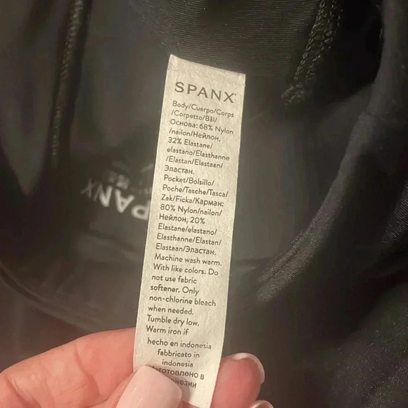 SPANX Booty Boost Active Skirt Over Leggings - Picture 6 of 7